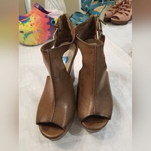 Smooth Brown Wedge Open Toe Shoes